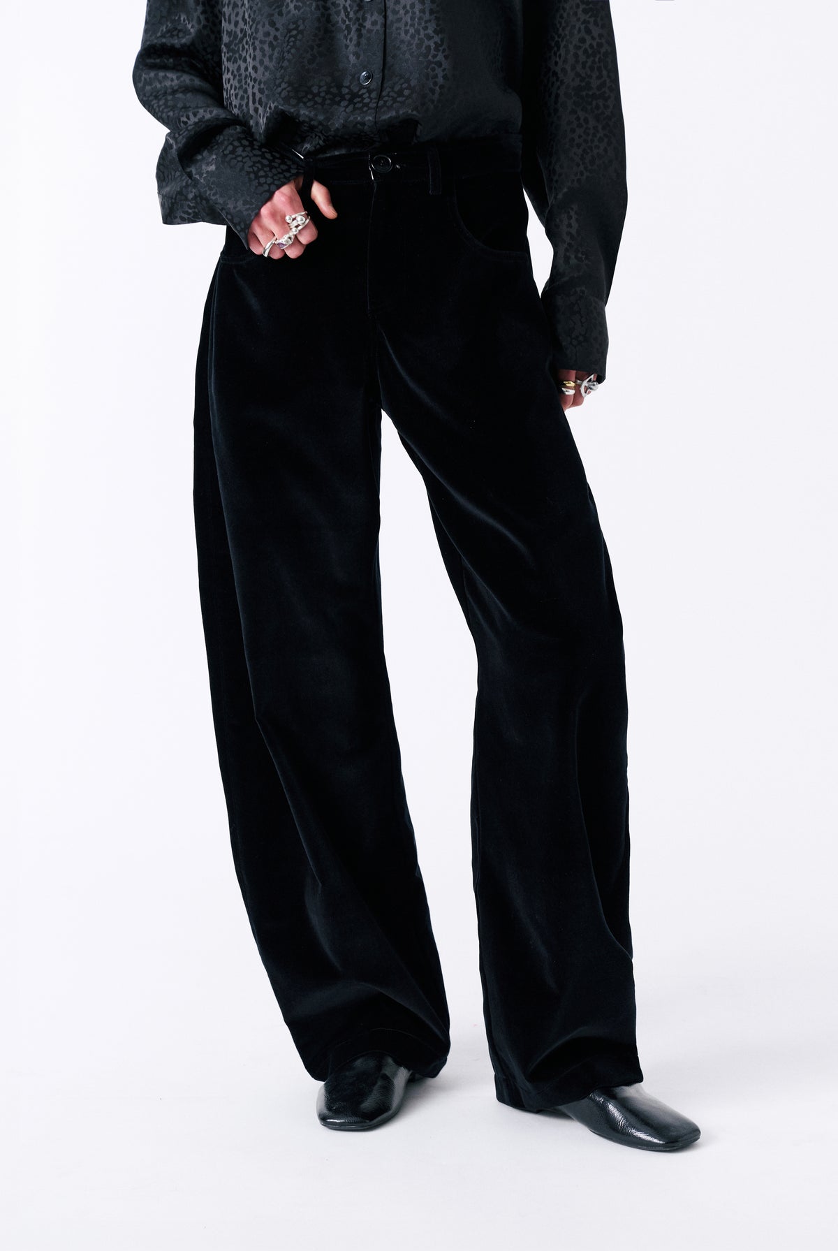 ADFW26040 HQ-2026-09-22-R2 image 1/8 – Amy Trousers Black Sapphire